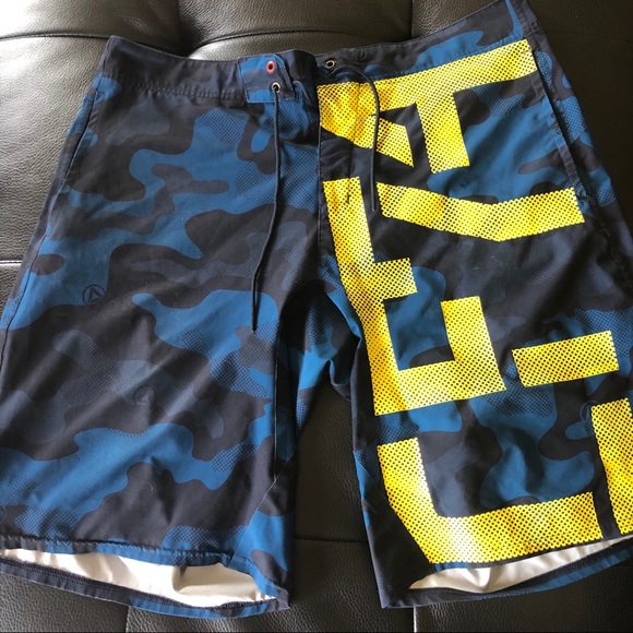 Reebok shorts - Picture 1 of 3